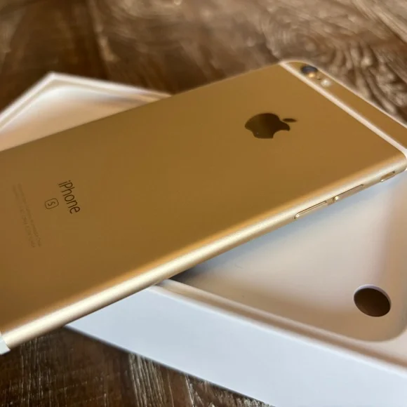 iPhone 6S A1633 – Like New, Original Box + Lightning Cable & Car Charger - Picture 3 of 9